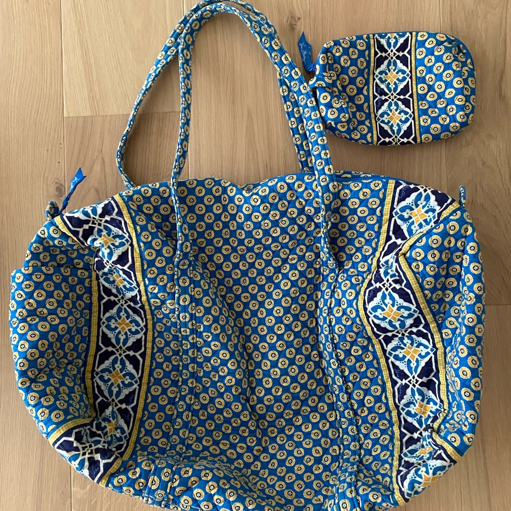 Preowned Vera Bradley Large Duffel Bag with Cosmetic Pouch - Retired Pattern